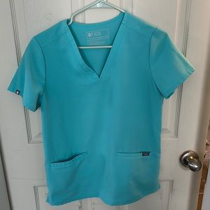 Figs women’s neon blue Casma 3 pocket scrub top, size XS